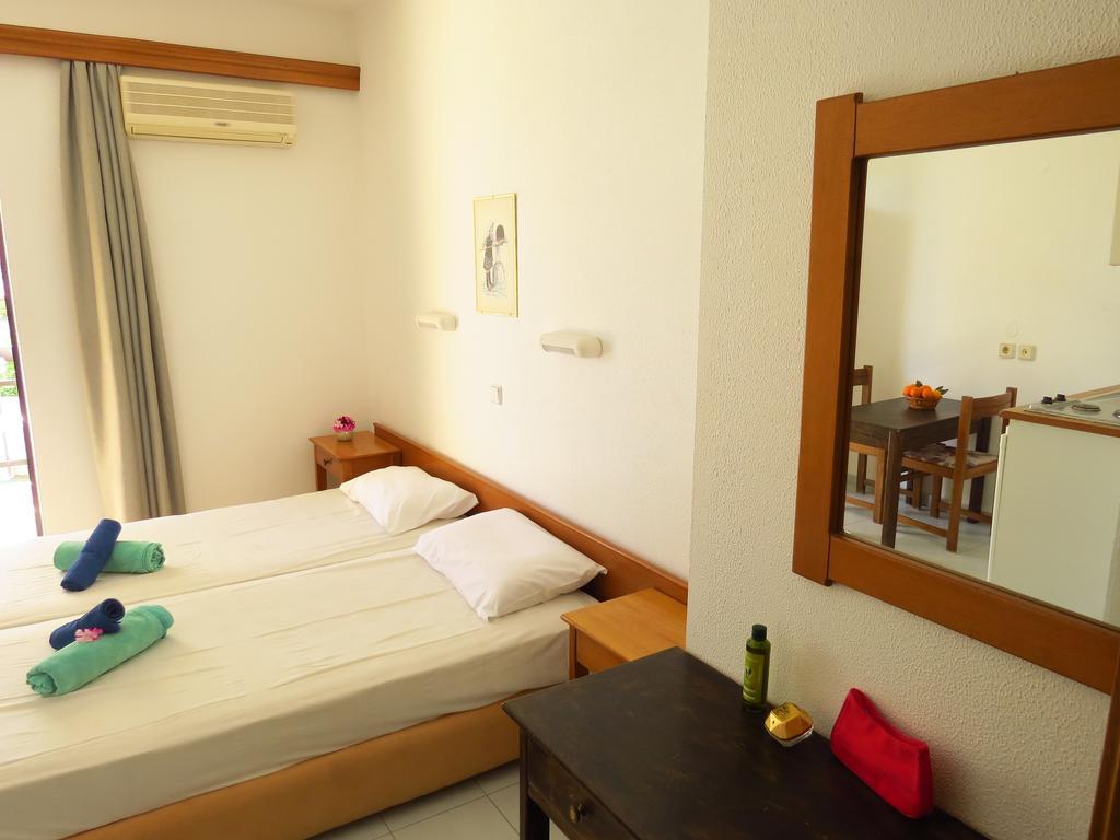 Hotel Margaret Kremasti  Bagian luar foto