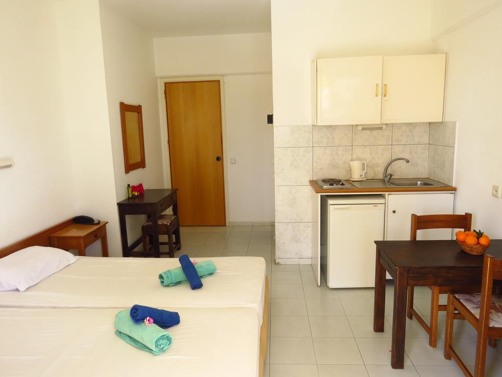 Hotel Margaret Kremasti  Bagian luar foto