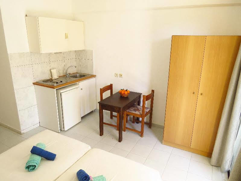 Hotel Margaret Kremasti  Bagian luar foto