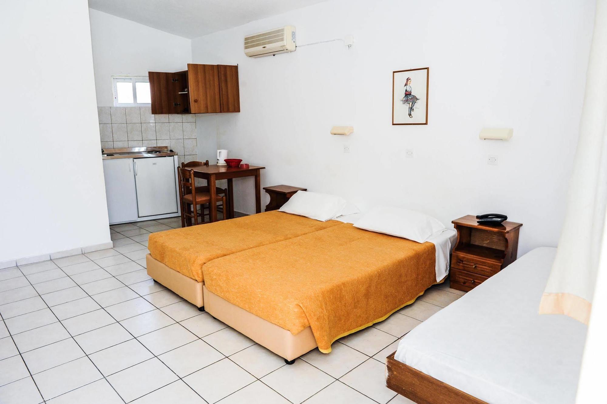 Hotel Margaret Kremasti  Bagian luar foto